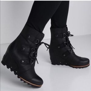 Sorel Joan of Artic Black Leather Wedge Ankle Lace Up Boots